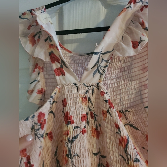 Perfect dress with a smocked top - Picture 3 of 4